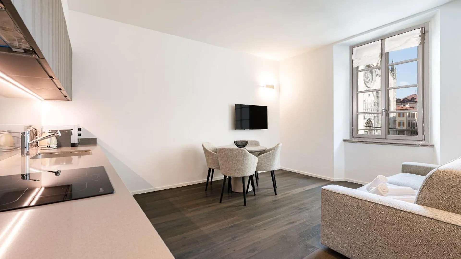 Palazzo La Cortesella - Modern Design & Central Location Como Italy