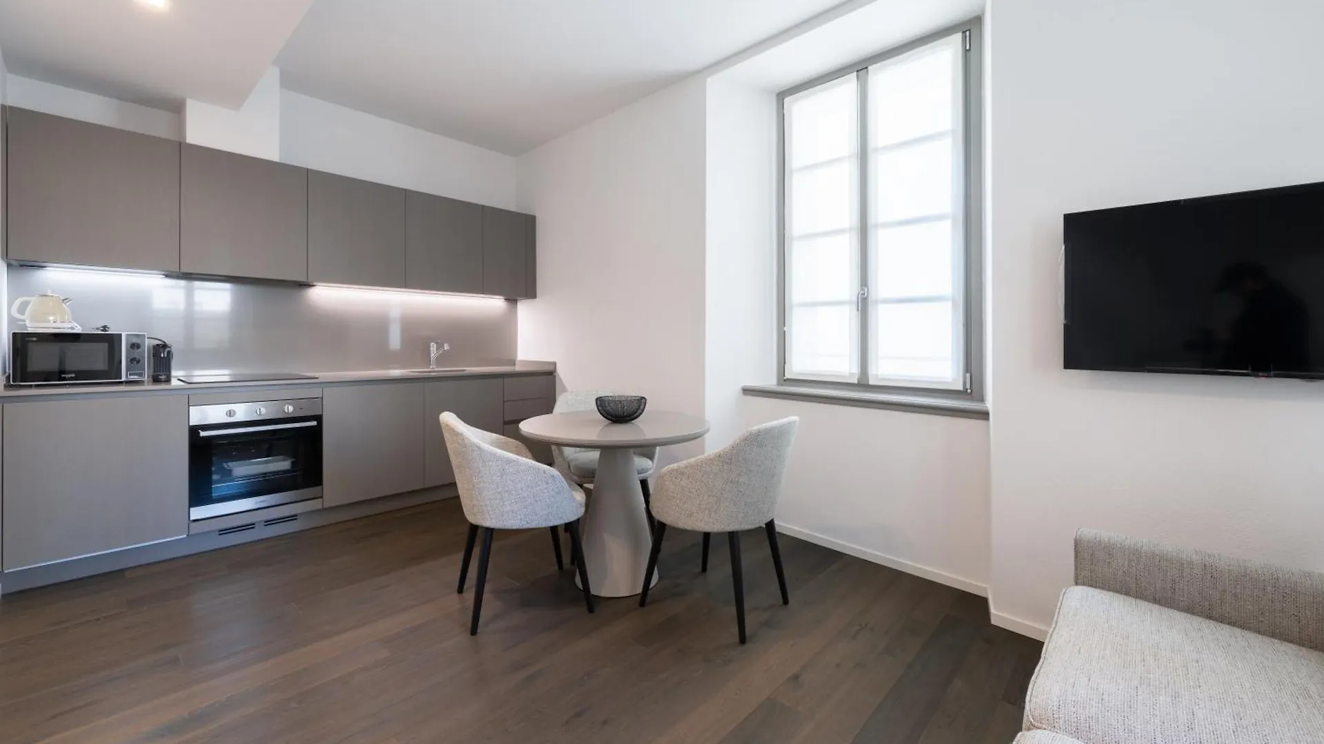 Apartment Palazzo La Cortesella - Modern Design & Central Location Como Italy