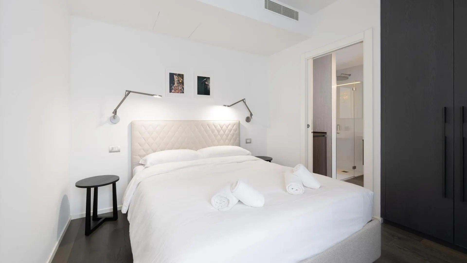 Apartment Palazzo La Cortesella - Modern Design & Central Location Como