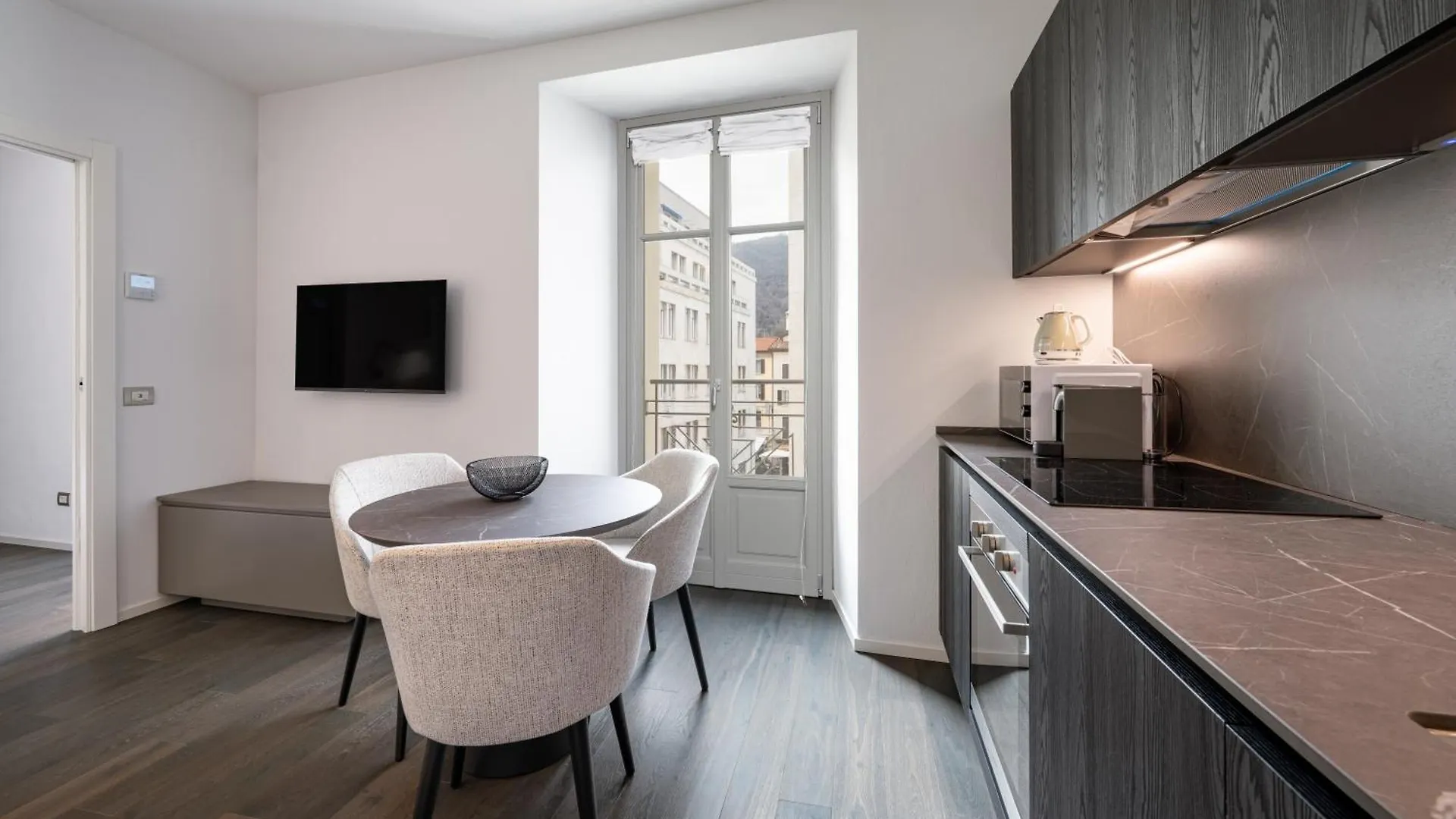Palazzo La Cortesella - Modern Design & Central Location Como Italy