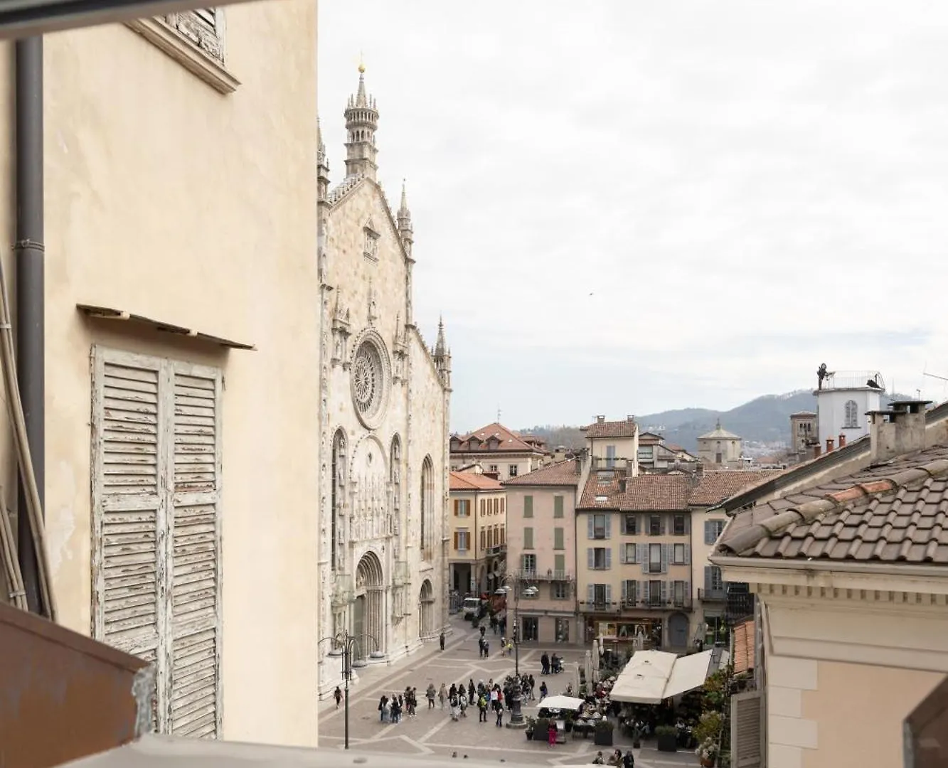 Apartment Palazzo La Cortesella - Modern Design & Central Location Como Italy