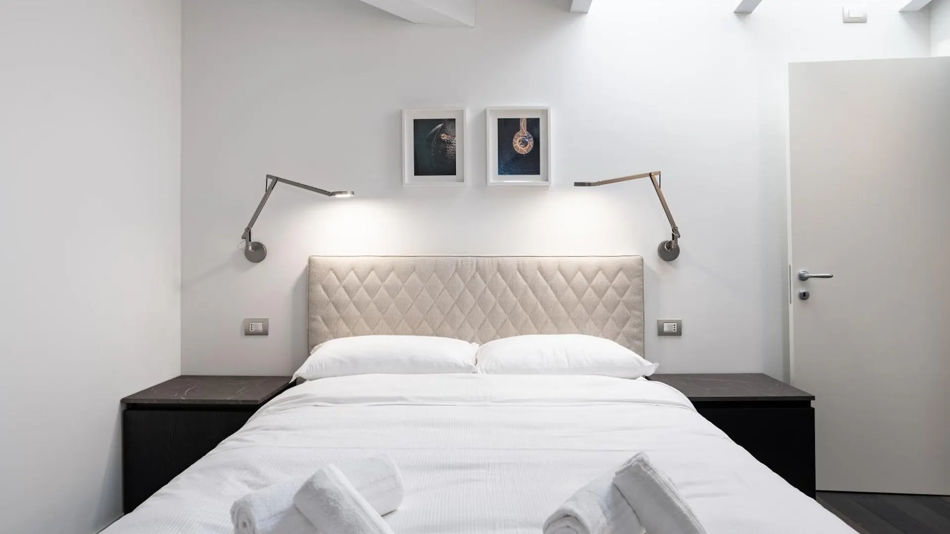 Apartment Palazzo La Cortesella - Modern Design & Central Location Como