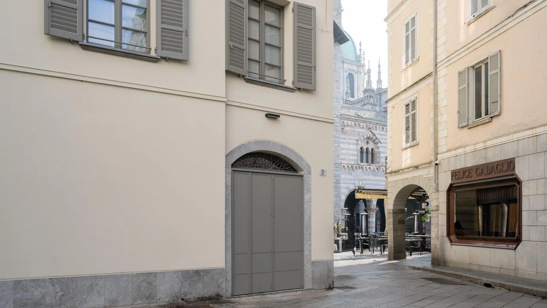 Palazzo La Cortesella - Modern Design & Central Location Como Italy