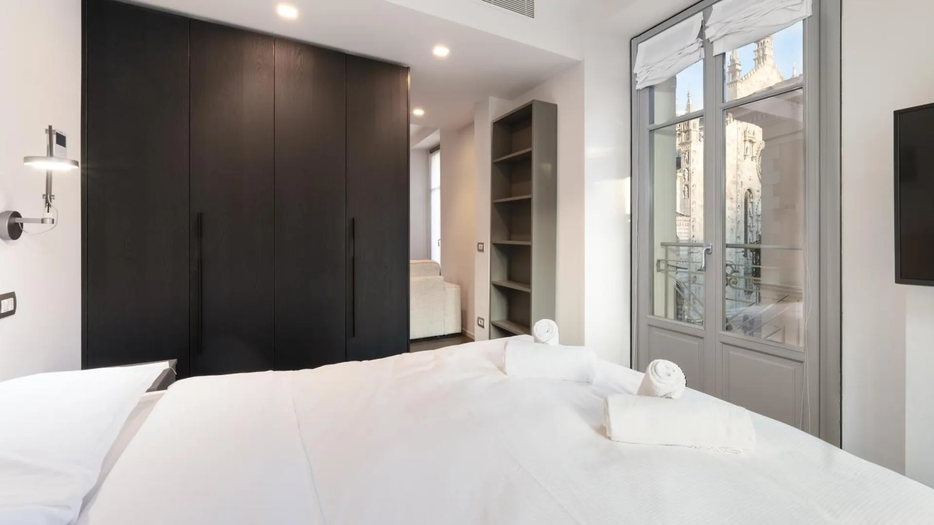 Palazzo La Cortesella - Modern Design & Central Location Como