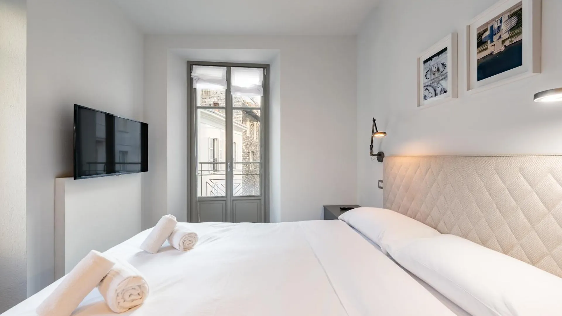 Apartment Palazzo La Cortesella - Modern Design & Central Location Como