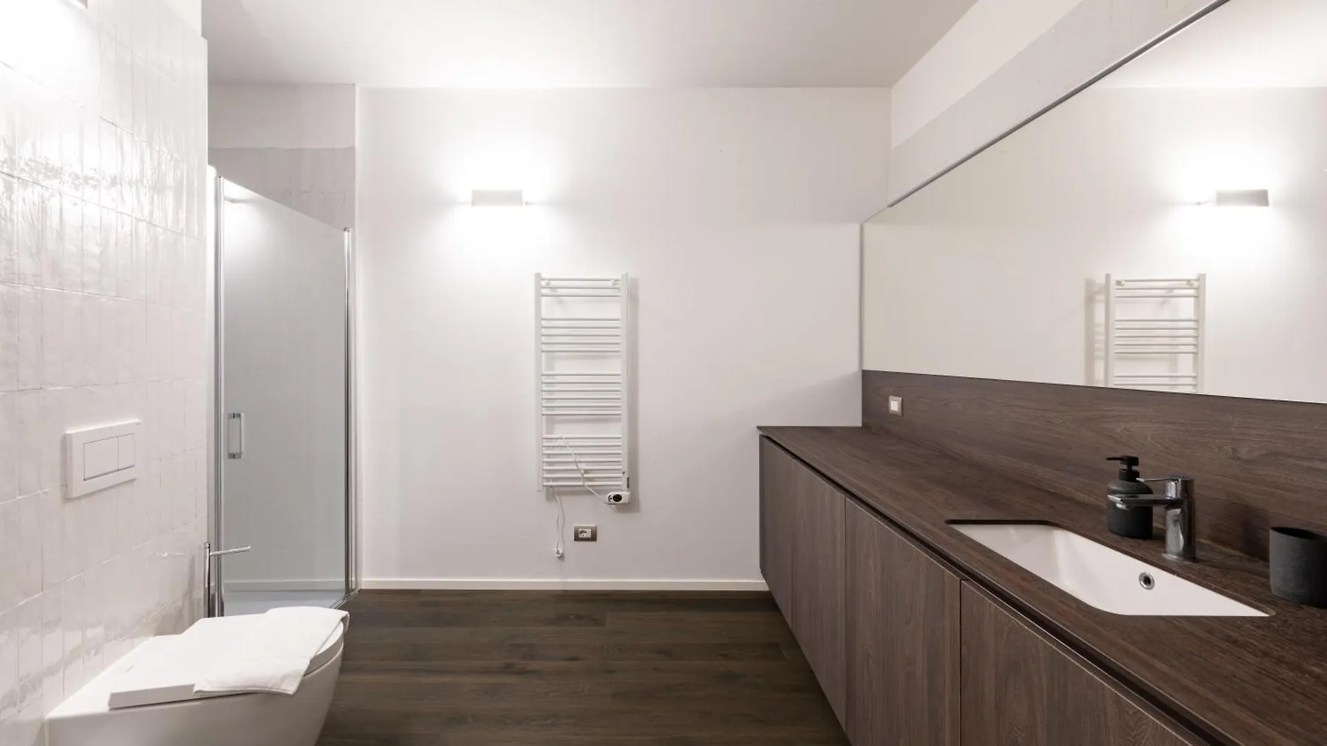 Palazzo La Cortesella - Modern Design & Central Location Como Italy