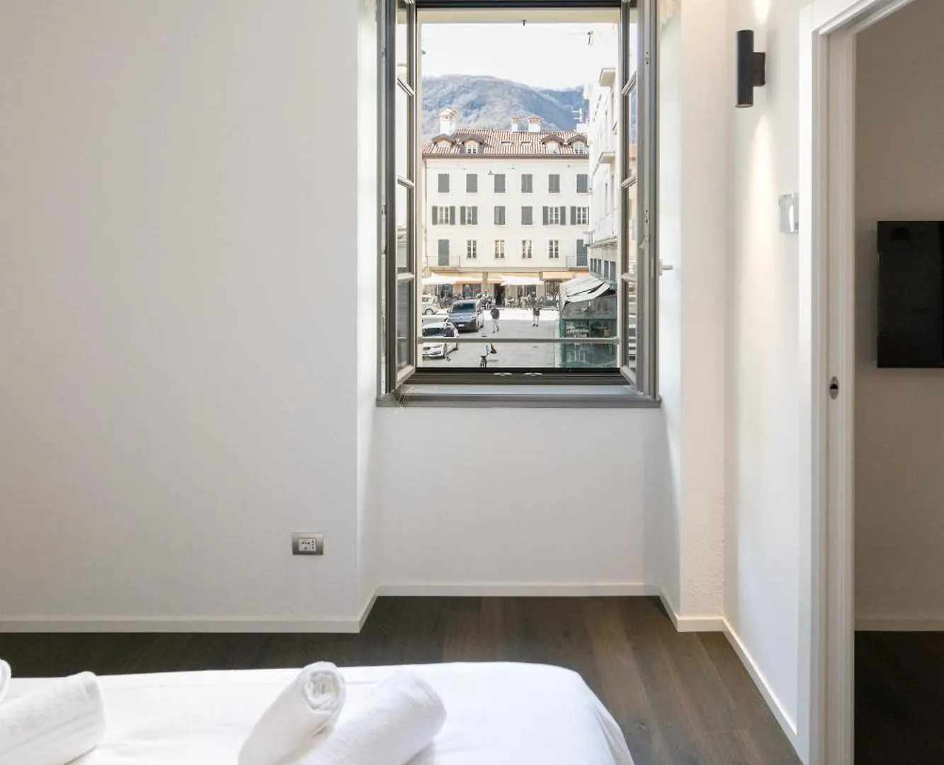 Palazzo La Cortesella - Modern Design & Central Location Como 0*,