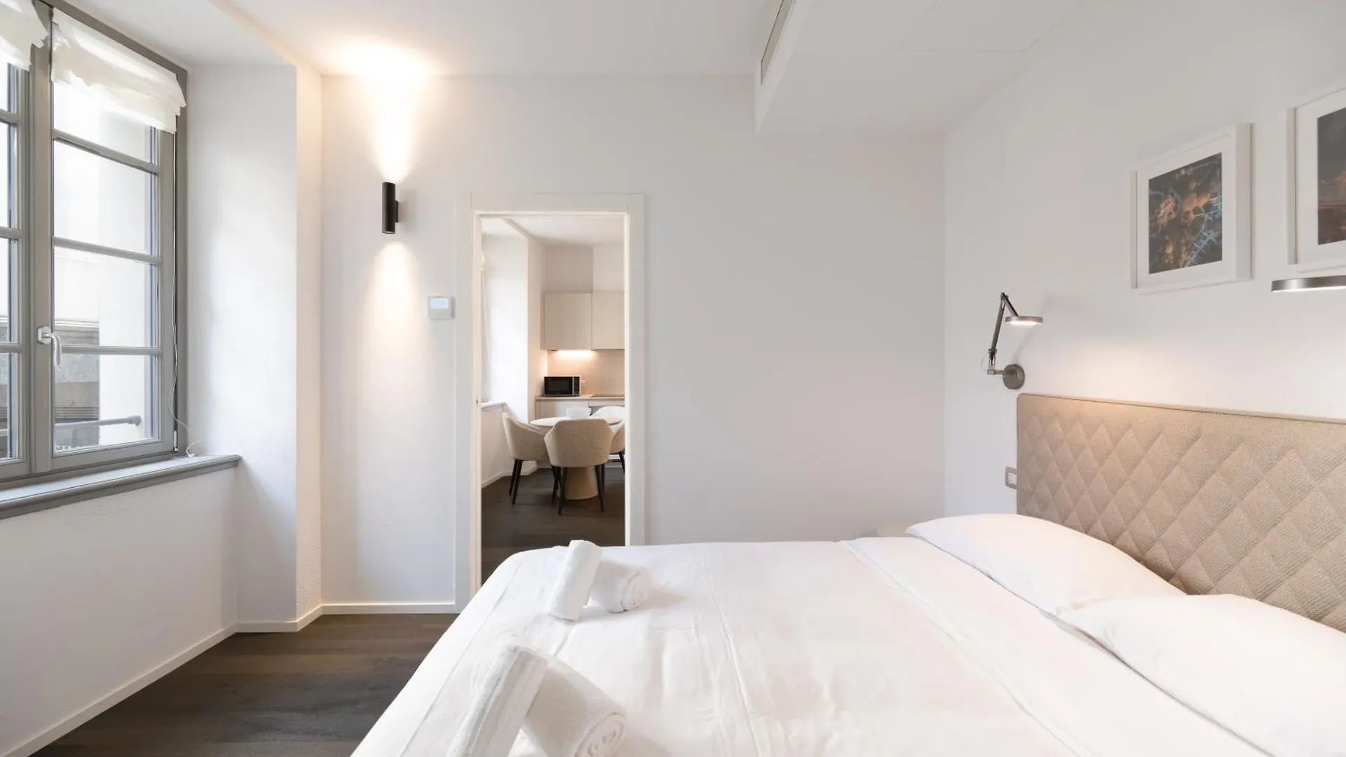 Apartment Palazzo La Cortesella - Modern Design & Central Location Como