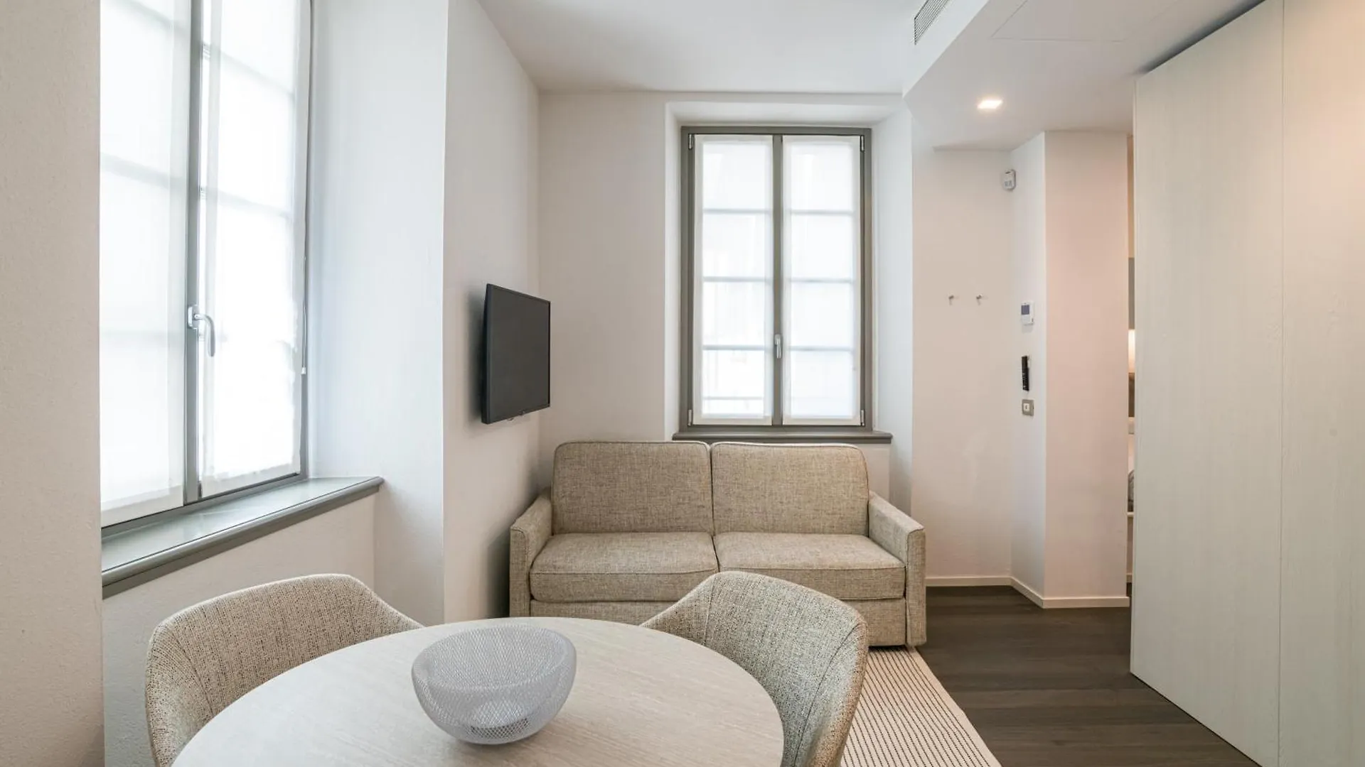Palazzo La Cortesella - Modern Design & Central Location Côme