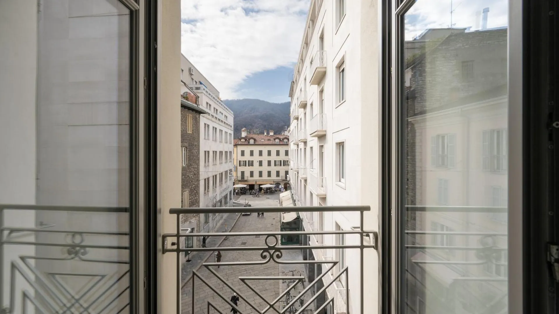 Palazzo La Cortesella - Modern Design & Central Location Como 0*,  Italy