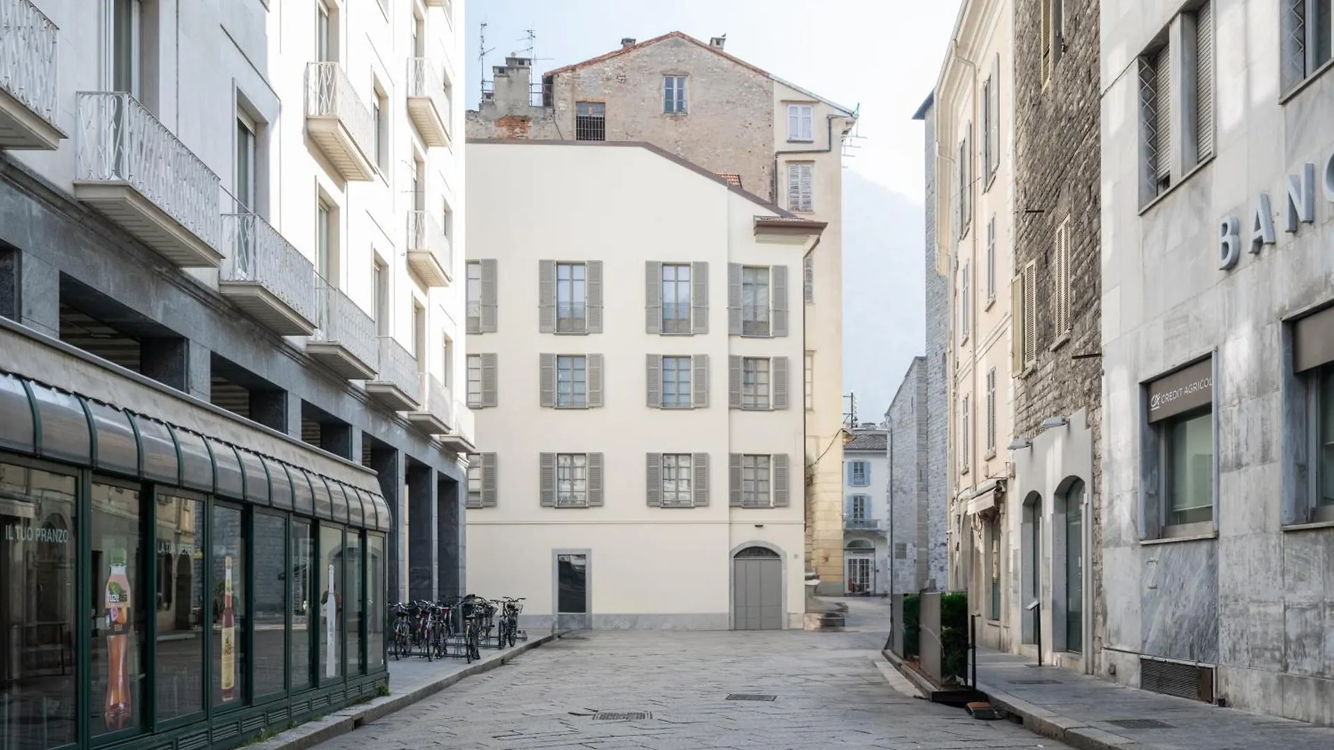 Palazzo La Cortesella - Modern Design & Central Location Como Apartment