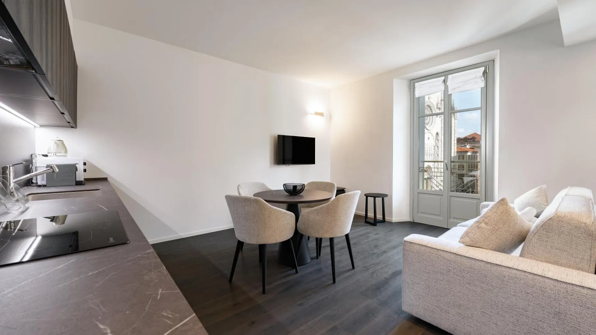 Palazzo La Cortesella - Modern Design & Central Location Como Apartment
