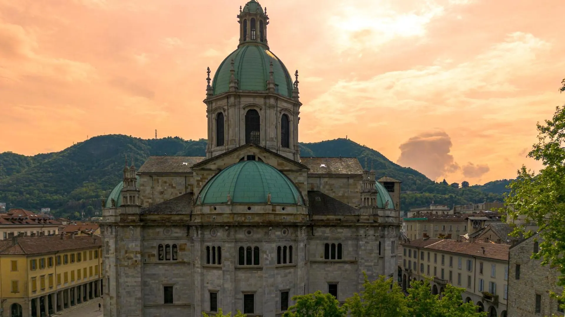 Palazzo La Cortesella - Modern Design & Central Location Como Italy