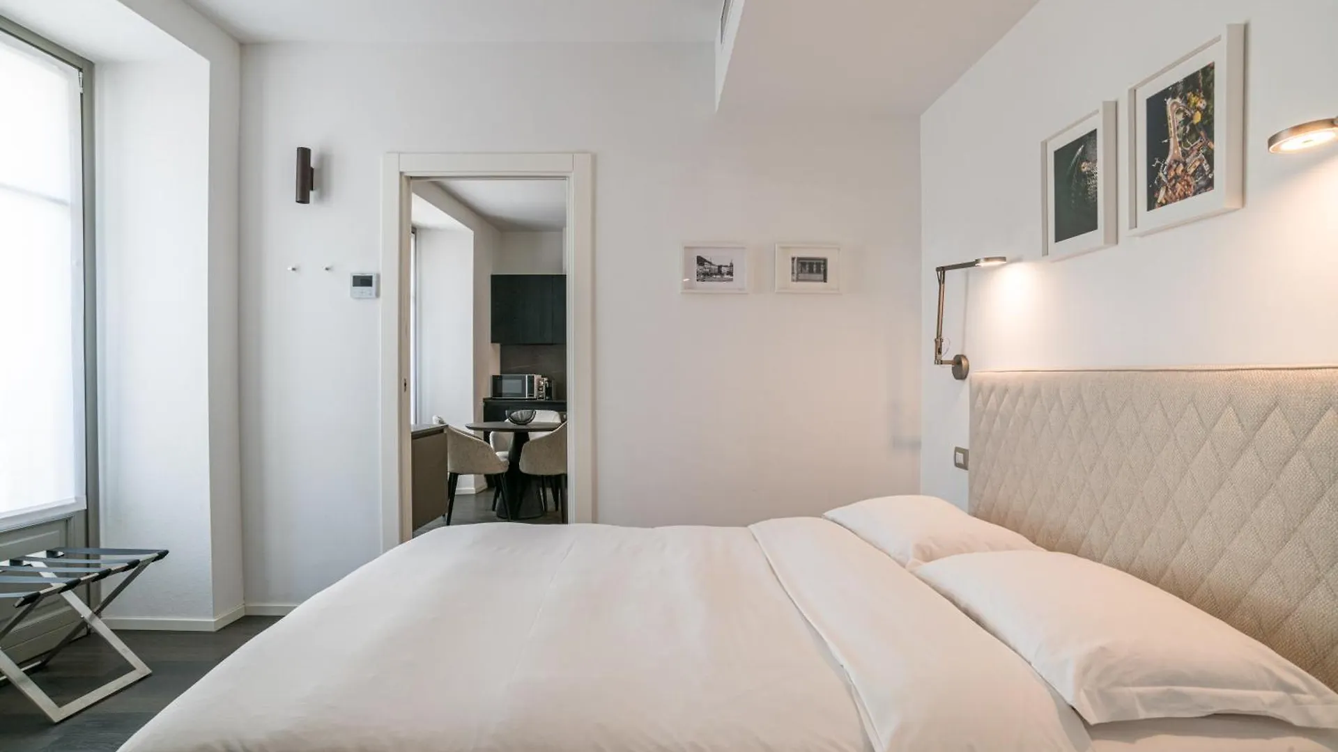 Apartment Palazzo La Cortesella - Modern Design & Central Location Como