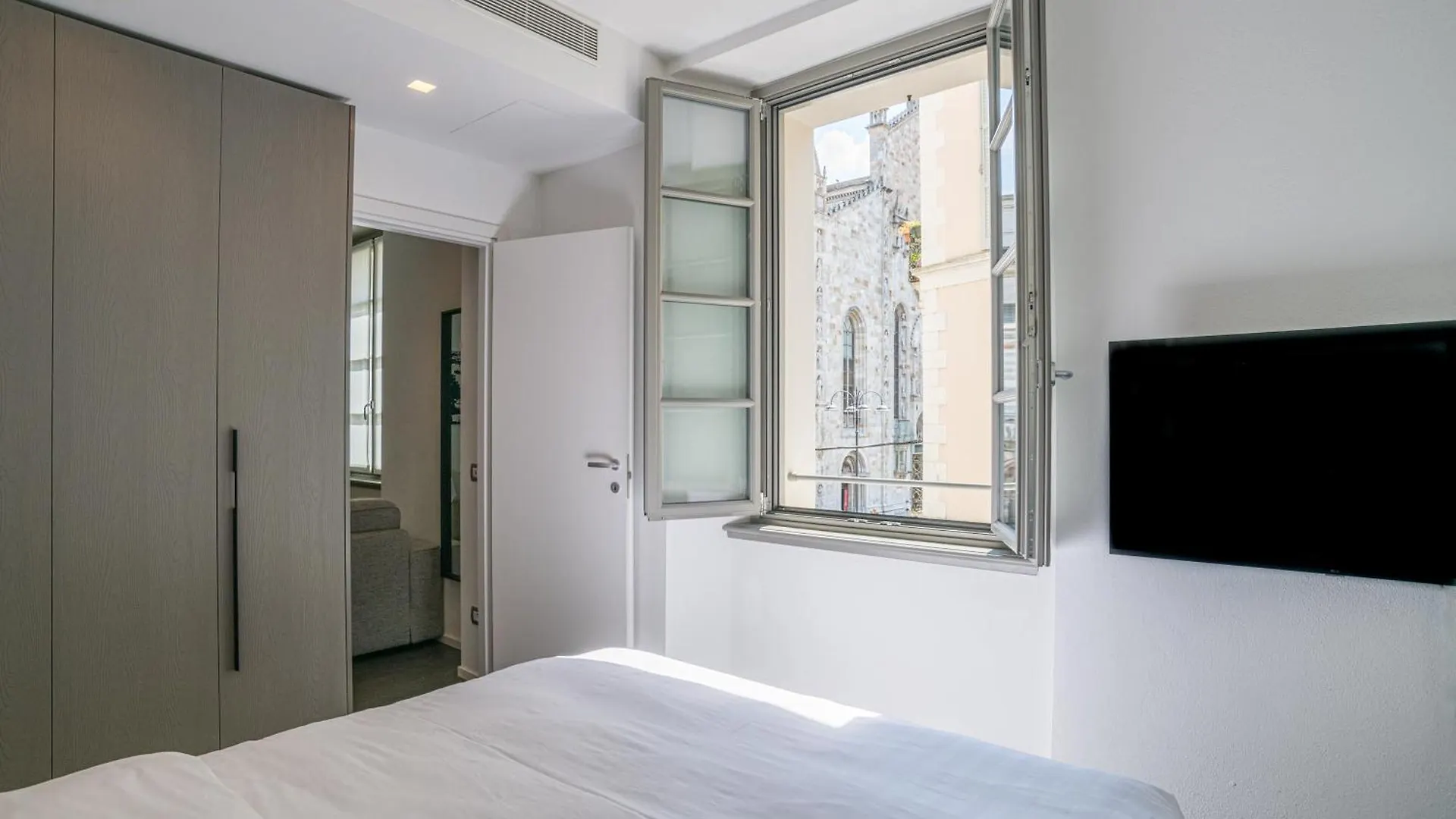 Palazzo La Cortesella - Modern Design & Central Location Como Italy