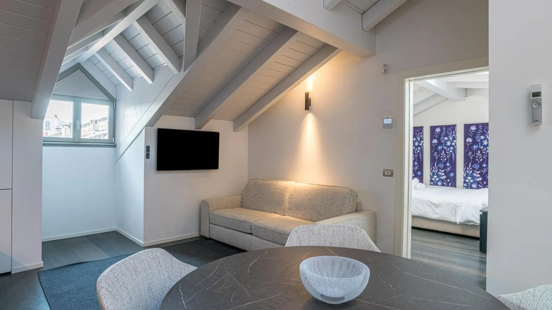 Palazzo La Cortesella - Modern Design & Central Location كومو
