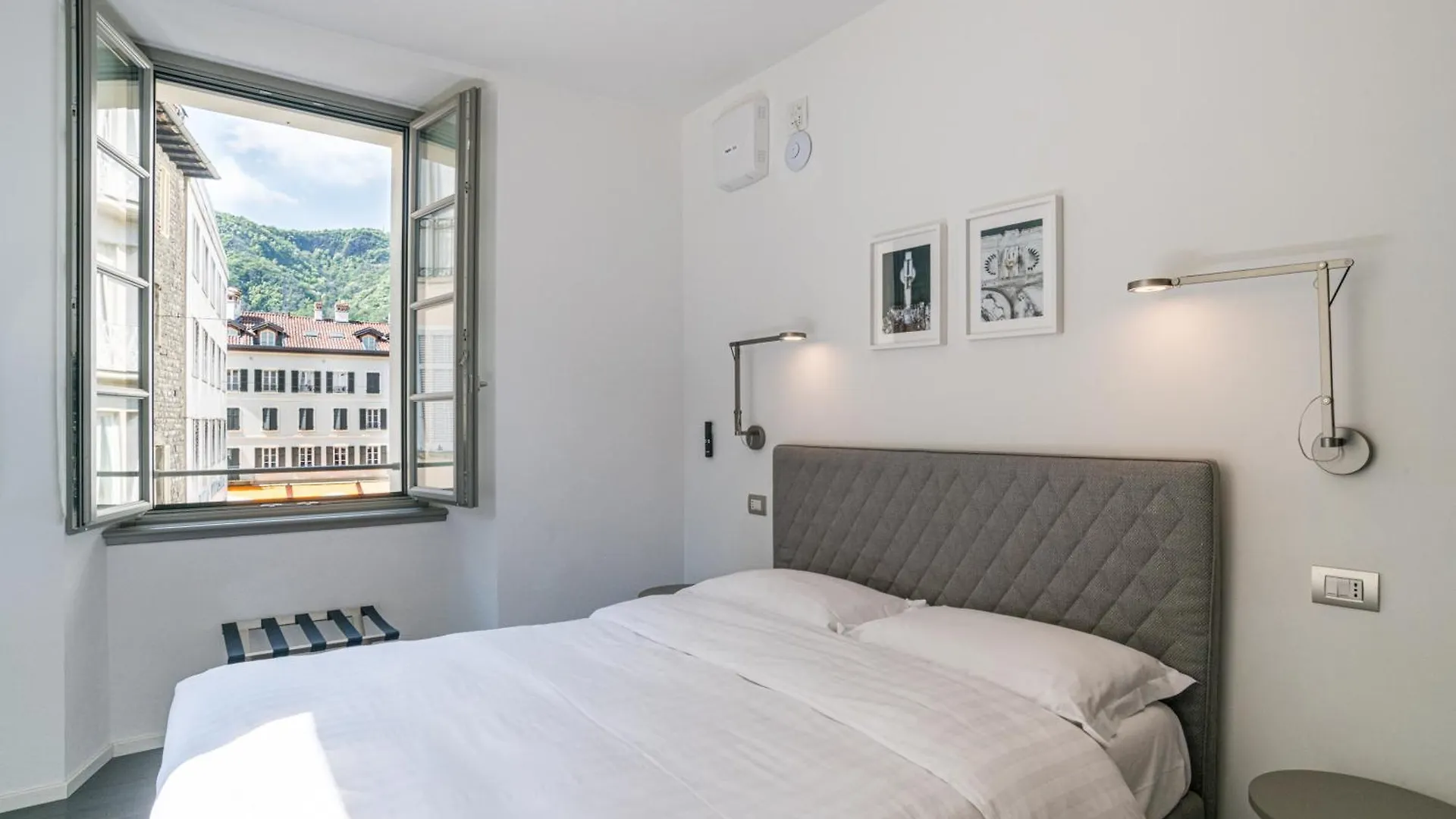 Apartment Palazzo La Cortesella - Modern Design & Central Location Como