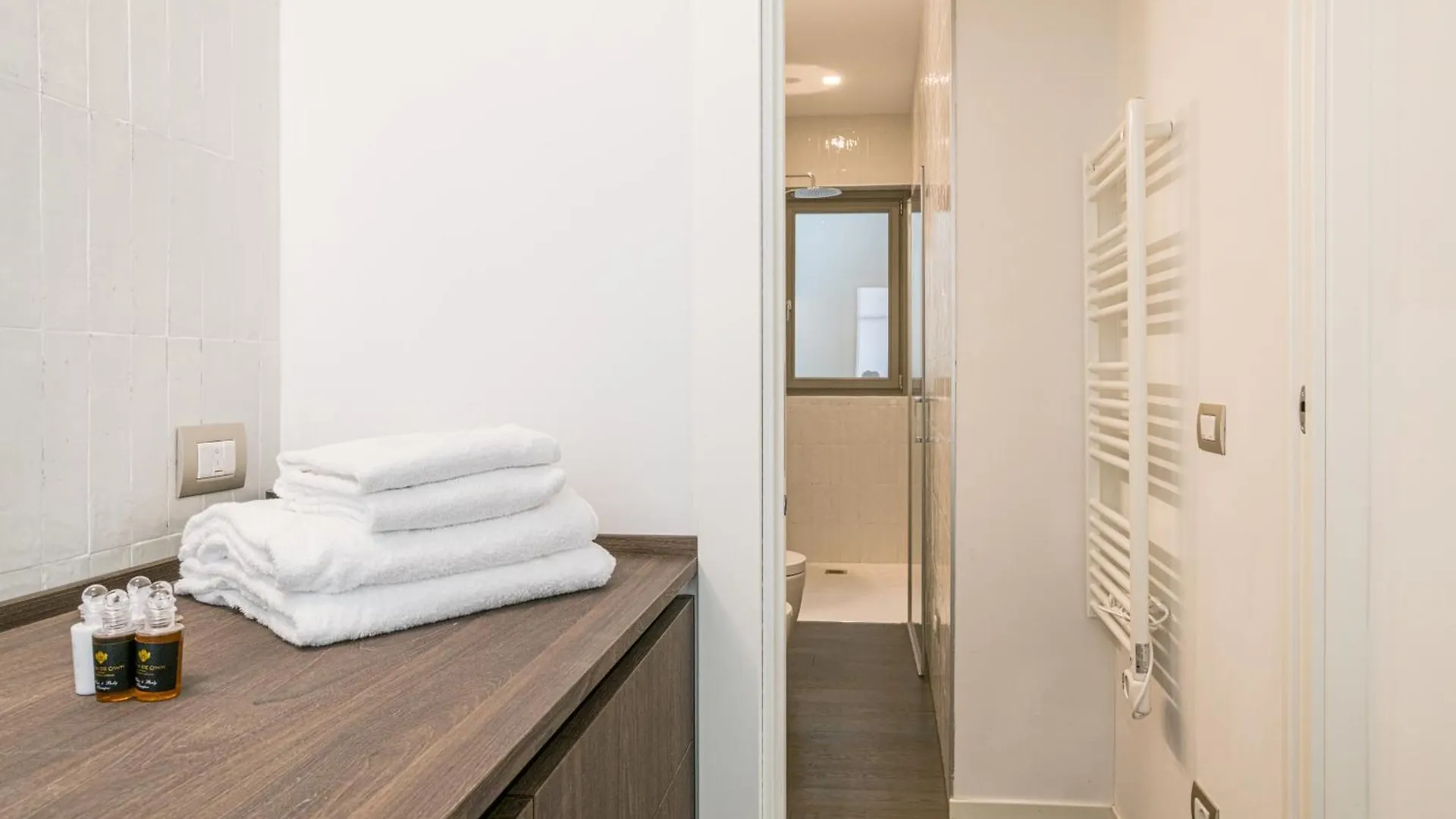 شقة Palazzo La Cortesella - Modern Design & Central Location كومو إيطاليا