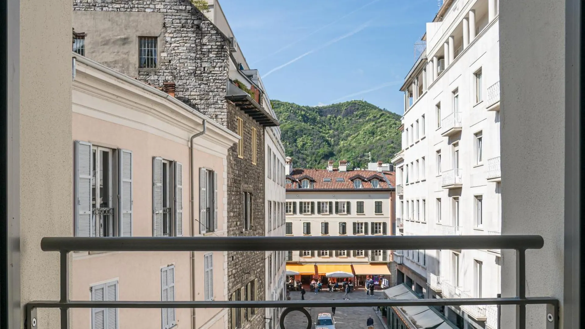 Palazzo La Cortesella - Modern Design & Central Location كومو شقة