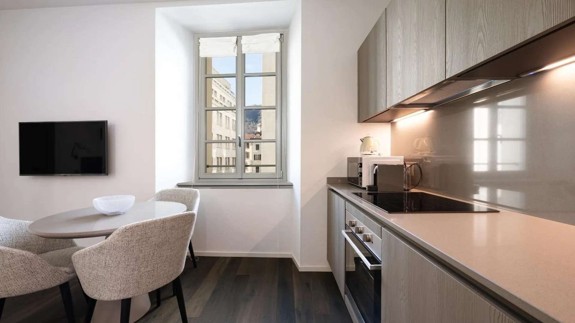 Apartment Palazzo La Cortesella - Modern Design & Central Location Como Italy
