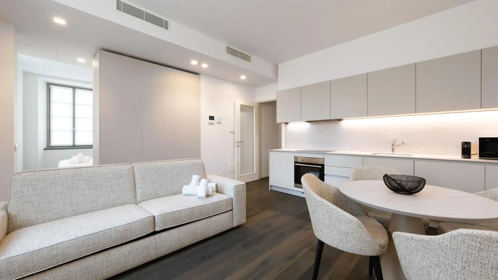 Palazzo La Cortesella - Modern Design & Central Location Como