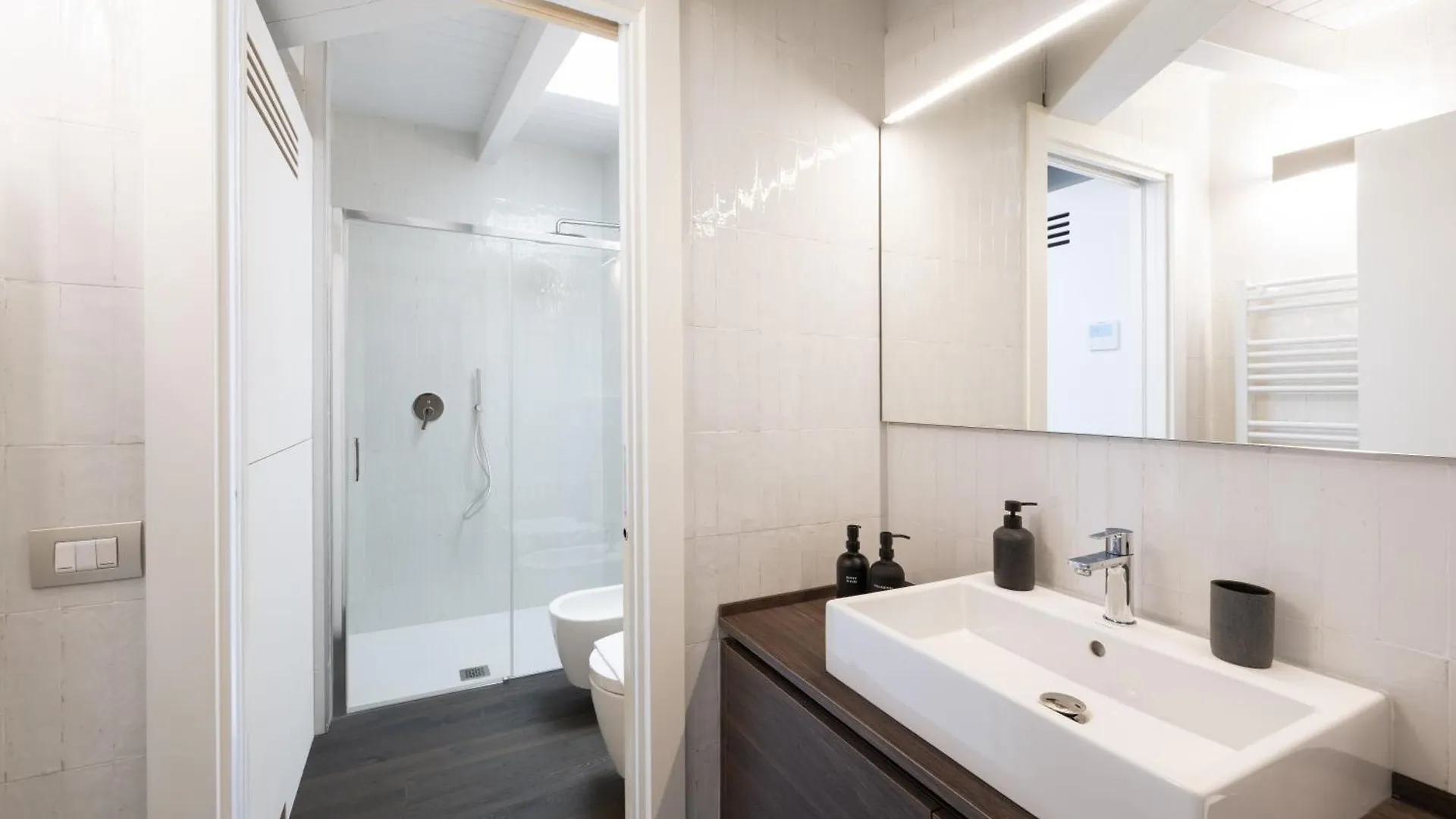 Palazzo La Cortesella - Modern Design & Central Location Como