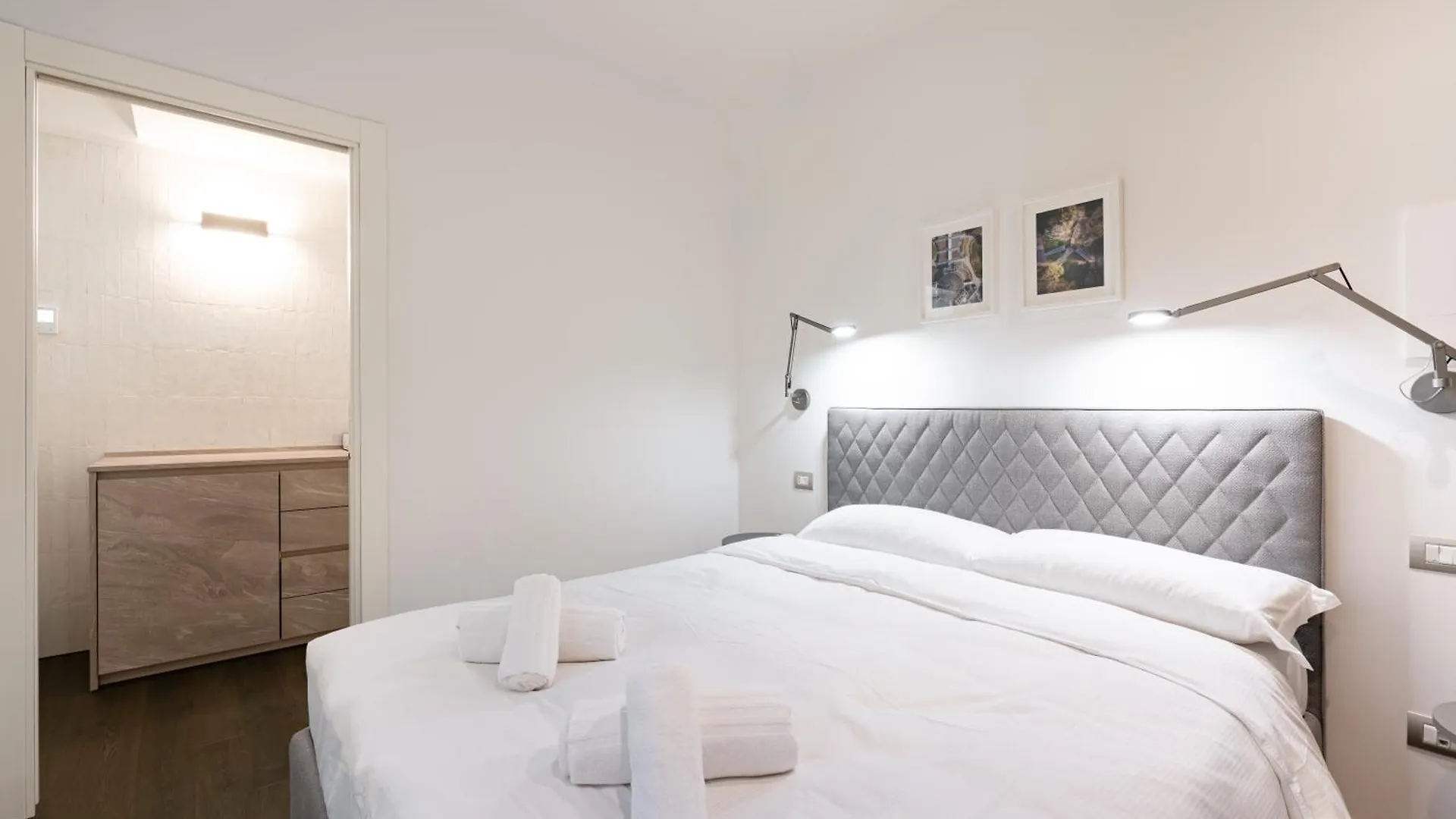 Palazzo La Cortesella - Modern Design & Central Location Como