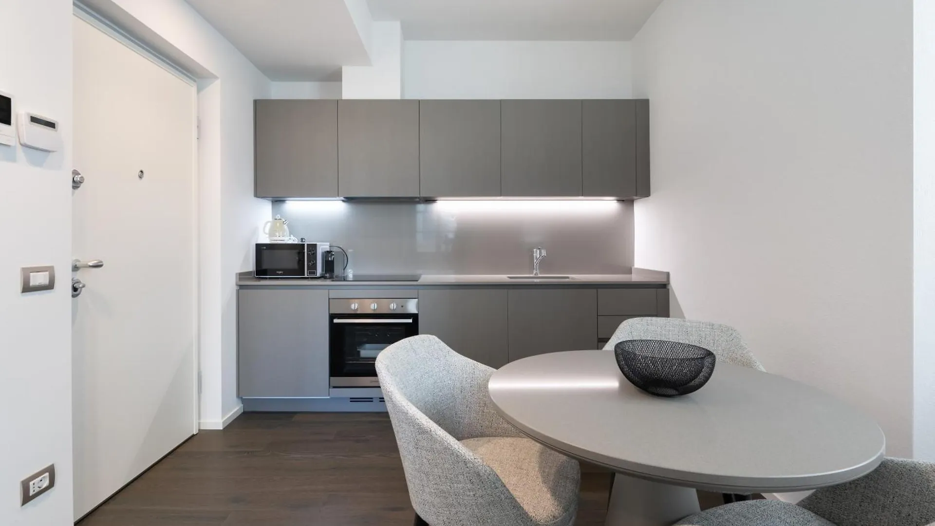 Palazzo La Cortesella - Modern Design & Central Location Como Italy