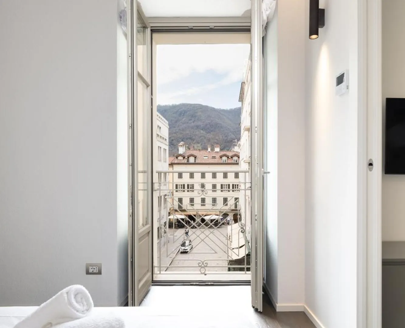 Palazzo La Cortesella - Modern Design & Central Location Como Italy