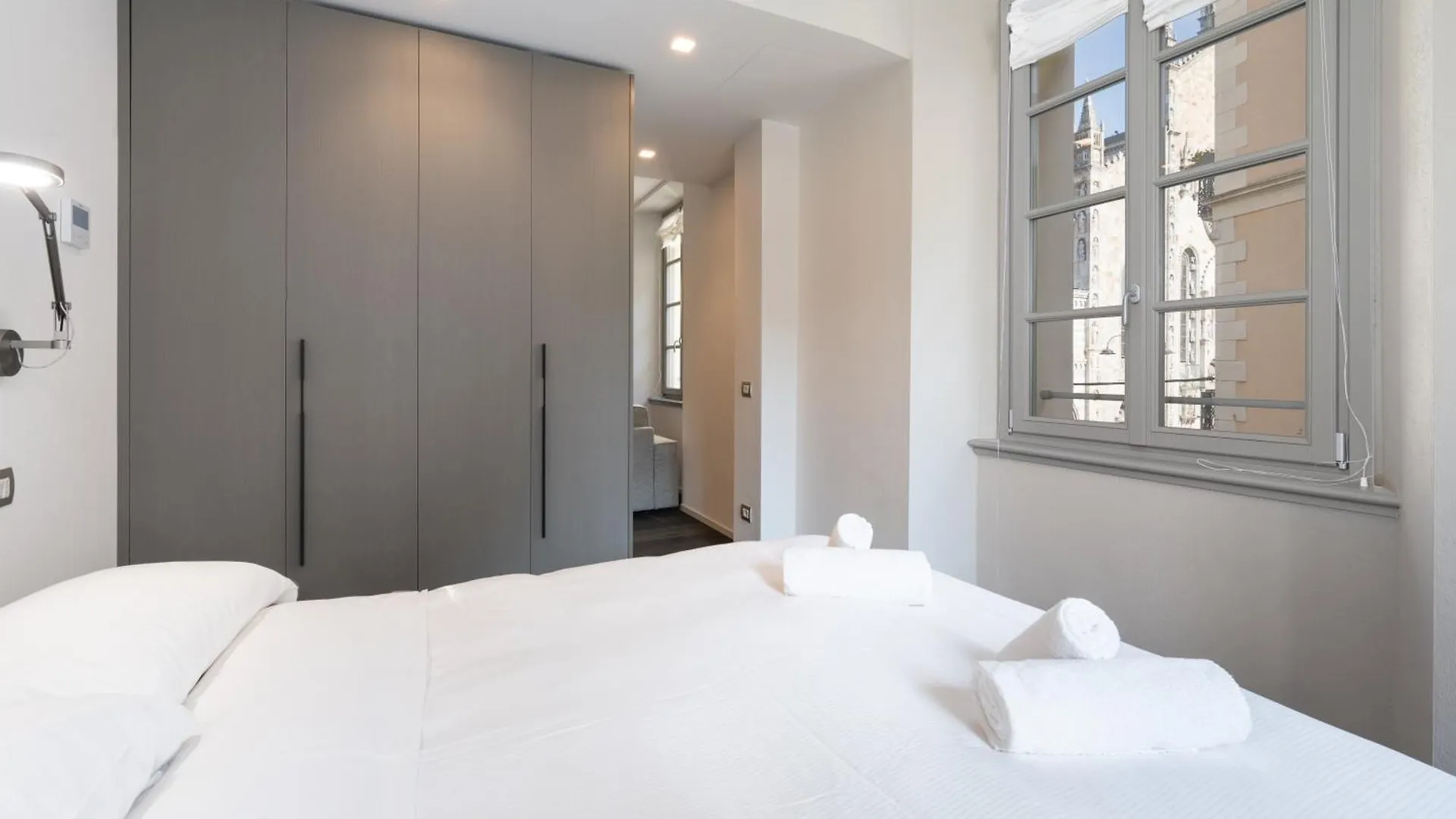 Palazzo La Cortesella - Modern Design & Central Location Como