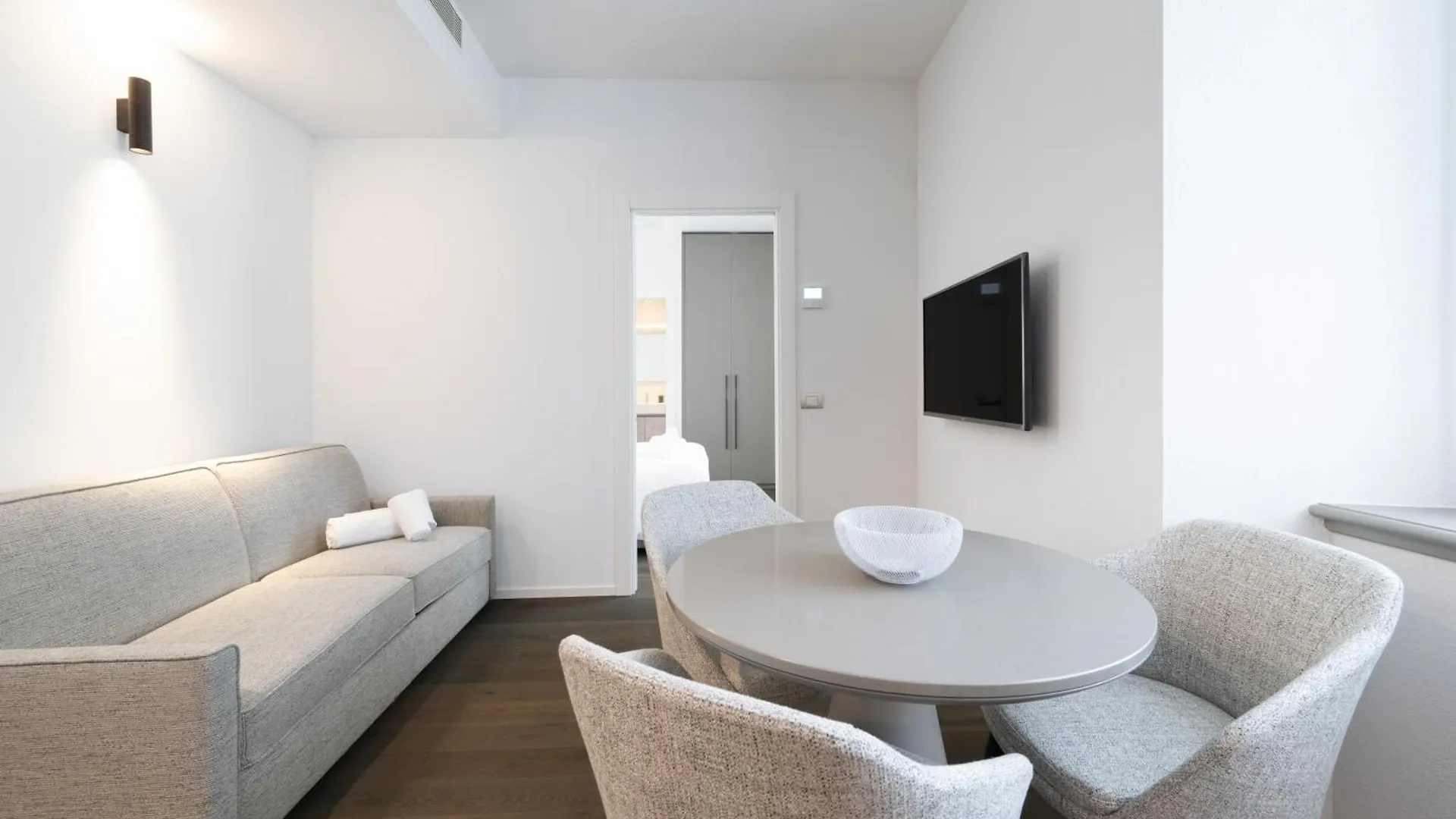 Palazzo La Cortesella - Modern Design & Central Location Como 0*,