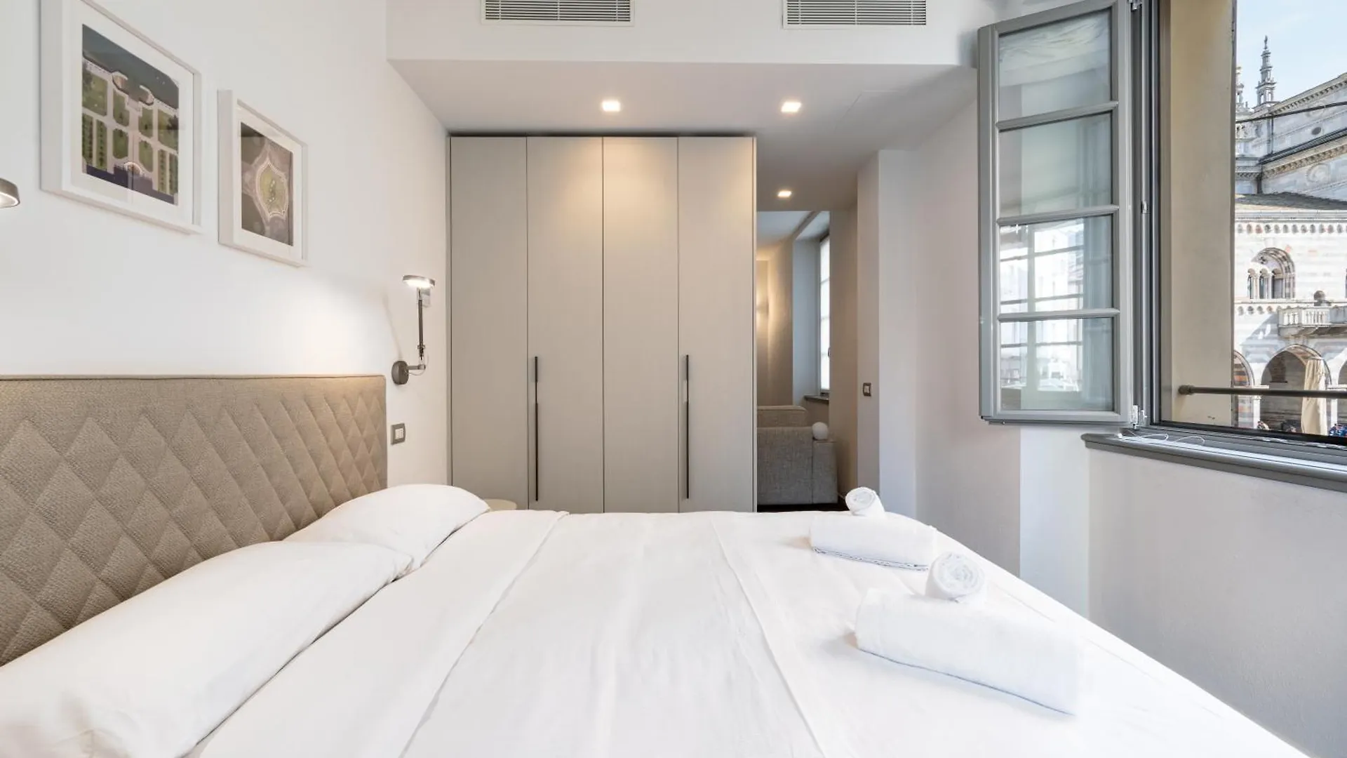 Palazzo La Cortesella - Modern Design & Central Location Como Apartment