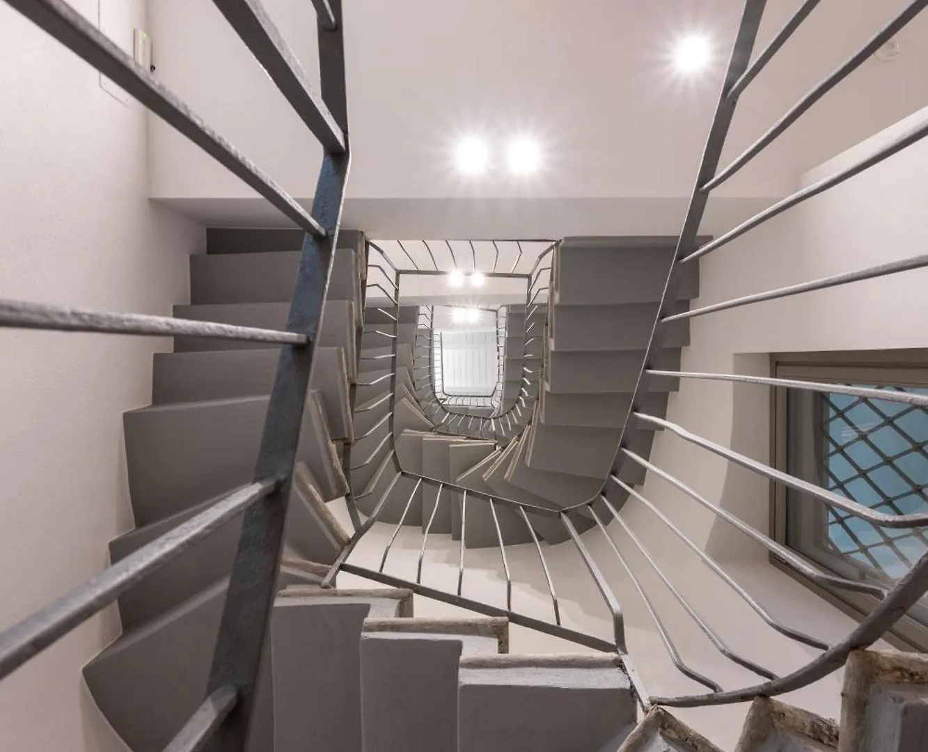 Apartment Palazzo La Cortesella - Modern Design & Central Location Como
