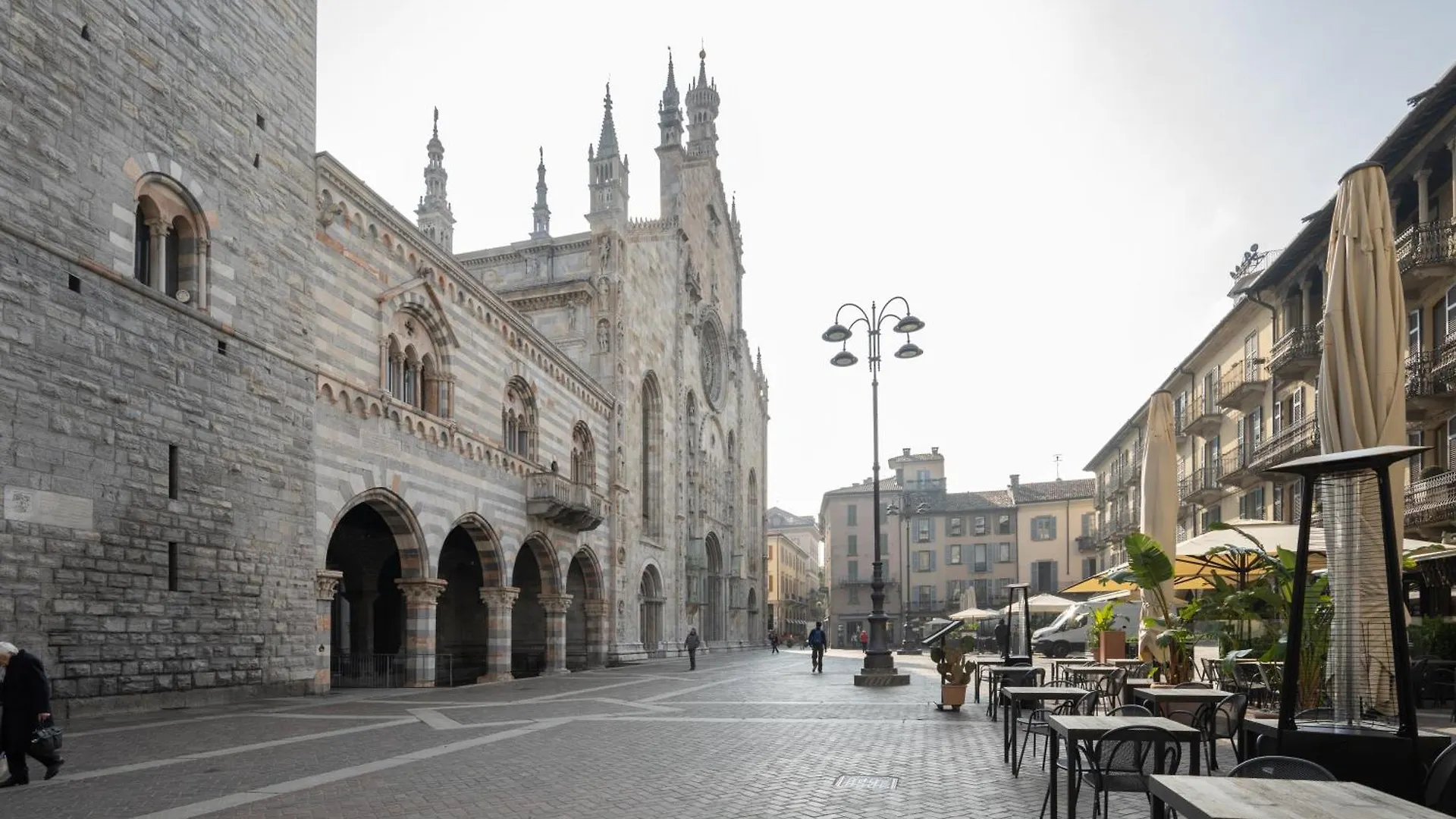 Palazzo La Cortesella - Modern Design & Central Location Como