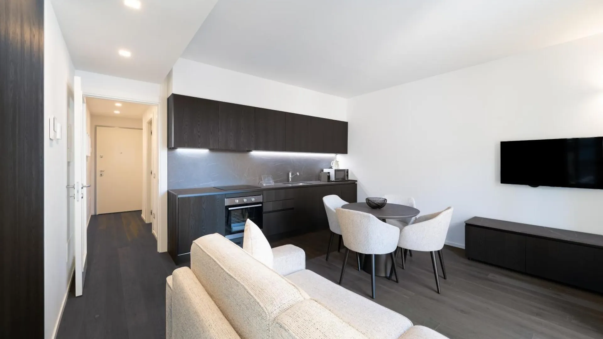 Palazzo La Cortesella - Modern Design & Central Location Como Apartment